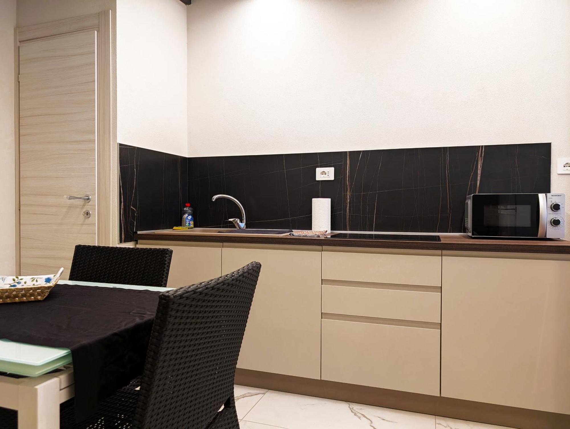 Le Torri Loft Apartment Фоссано Экстерьер фото